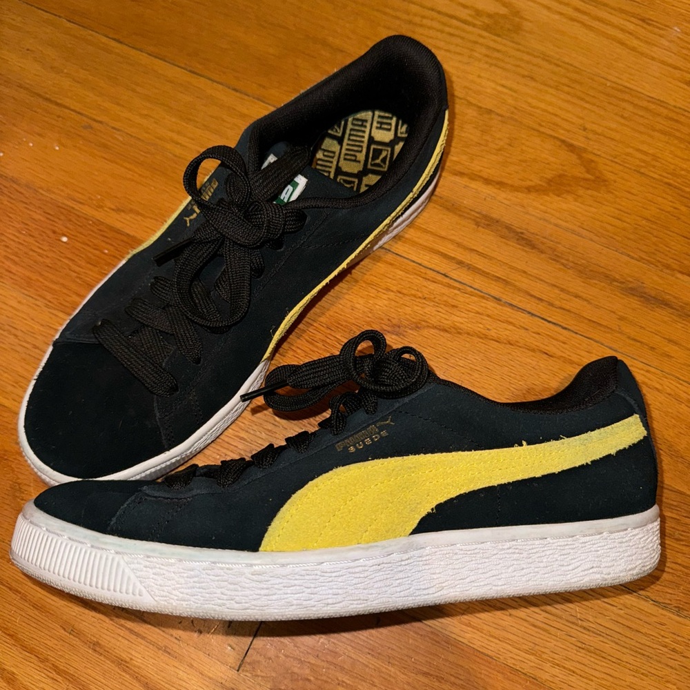 Puma Suede Black & Yellow Sneakers. Mens Size 7.5 men’s, Women’s Size 9.
